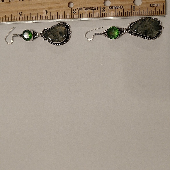 Peridot and moss agate earrings - Picture 3 of 4